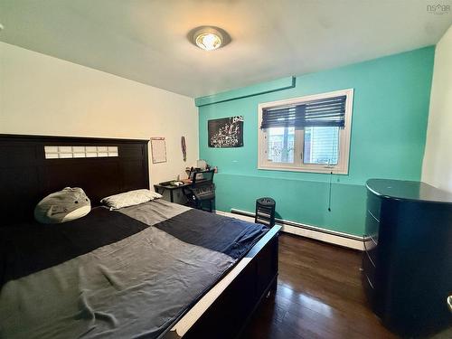 6 Beacon Street, Dartmouth, NS - Indoor Photo Showing Bedroom