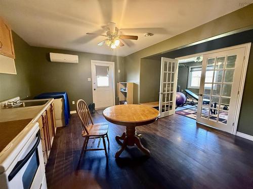 6 Beacon Street, Dartmouth, NS - Indoor Photo Showing Dining Room