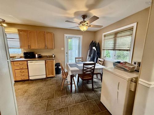 6 Beacon Street, Dartmouth, NS - Indoor