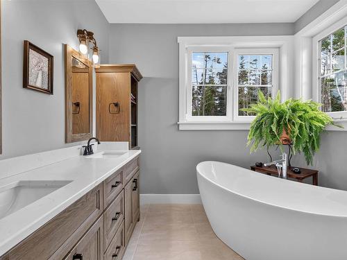 170 Edgewater Drive, White Point, NS - Indoor Photo Showing Bathroom
