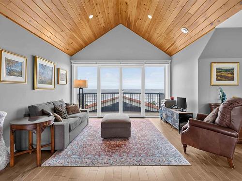 170 Edgewater Drive, White Point, NS - Indoor Photo Showing Living Room