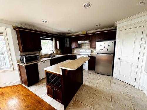 50 Bosun Run, Halifax, NS - Indoor Photo Showing Kitchen With Double Sink