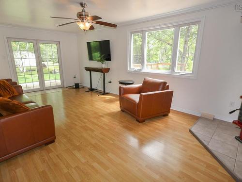 21 Lakeview Road, Hemford, NS - Indoor Photo Showing Living Room