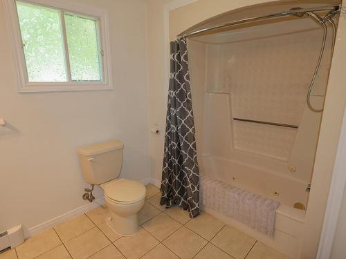 21 Lakeview Road, Hemford, NS - Indoor Photo Showing Bathroom