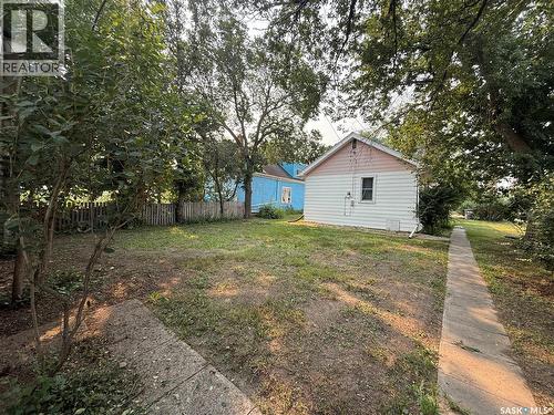230 6Th Avenue W, Assiniboia, SK - Outdoor
