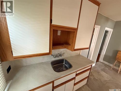 230 6Th Avenue W, Assiniboia, SK - Indoor Photo Showing Kitchen With Double Sink