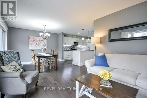 16 Sumac Crescent, Oro-Medonte, ON - Indoor Photo Showing Living Room