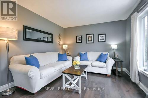 16 Sumac Crescent, Oro-Medonte, ON - Indoor Photo Showing Living Room