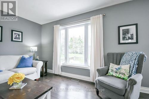 16 Sumac Crescent, Oro-Medonte, ON - Indoor Photo Showing Living Room