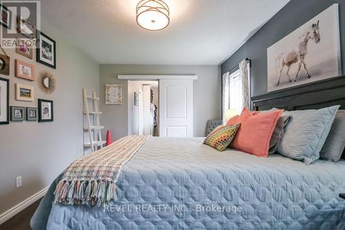 16 Sumac Crescent, Oro-Medonte, ON - Indoor Photo Showing Bedroom