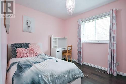16 Sumac Crescent, Oro-Medonte, ON - Indoor Photo Showing Bedroom