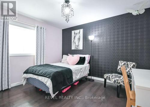 16 Sumac Crescent, Oro-Medonte, ON - Indoor Photo Showing Bedroom