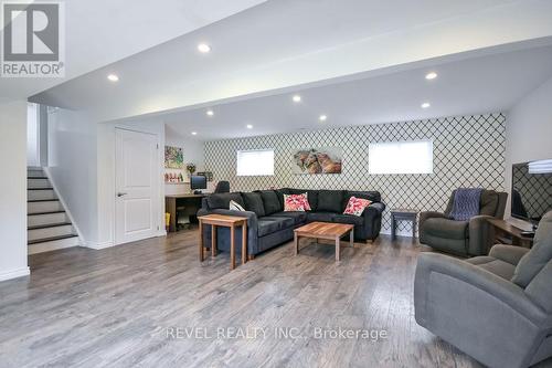 16 Sumac Crescent, Oro-Medonte, ON - Indoor Photo Showing Living Room