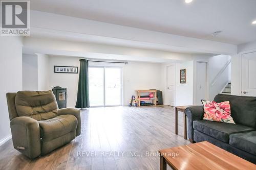 16 Sumac Crescent, Oro-Medonte, ON - Indoor Photo Showing Living Room