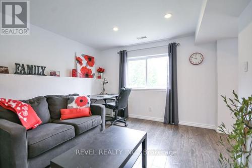 16 Sumac Crescent, Oro-Medonte, ON - Indoor Photo Showing Living Room
