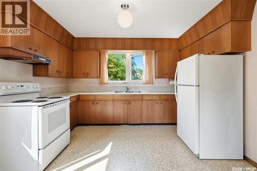 78 Harvard Crescent, Saskatoon, SK - Indoor Photo Showing Kitchen With Double Sink