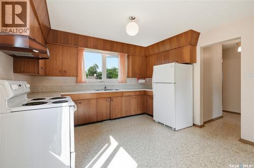 78 Harvard Crescent, Saskatoon, SK - Indoor Photo Showing Kitchen With Double Sink