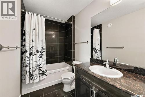 32 215 Hampton Green, Saskatoon, SK - Indoor Photo Showing Bathroom