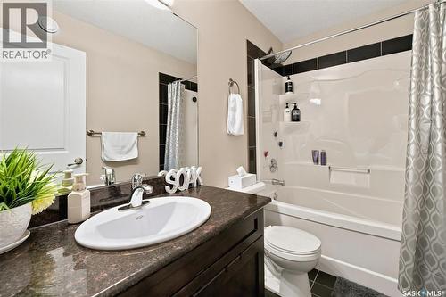 32 215 Hampton Green, Saskatoon, SK - Indoor Photo Showing Bathroom