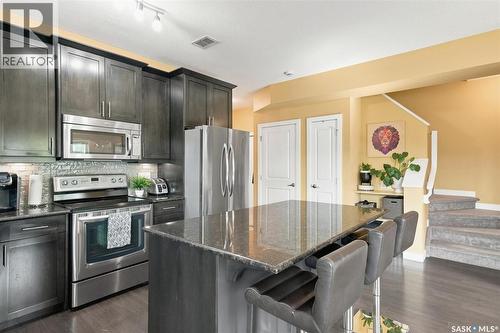 32 215 Hampton Green, Saskatoon, SK - Indoor Photo Showing Kitchen With Upgraded Kitchen