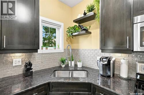 32 215 Hampton Green, Saskatoon, SK - Indoor Photo Showing Kitchen With Double Sink With Upgraded Kitchen