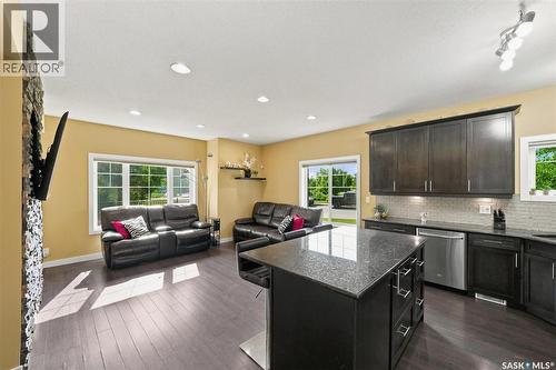 32 215 Hampton Green, Saskatoon, SK - Indoor Photo Showing Kitchen With Upgraded Kitchen