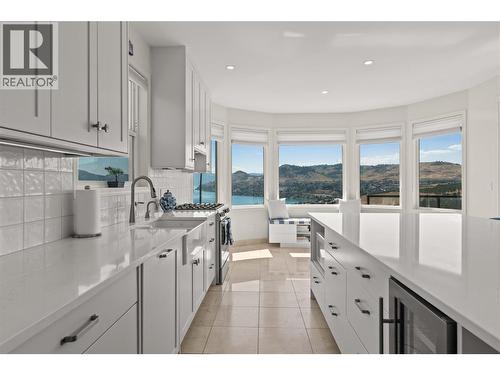 759 Middleton Way, Coldstream, BC - Indoor Photo Showing Kitchen