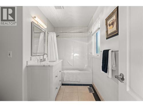 759 Middleton Way, Coldstream, BC - Indoor Photo Showing Bathroom