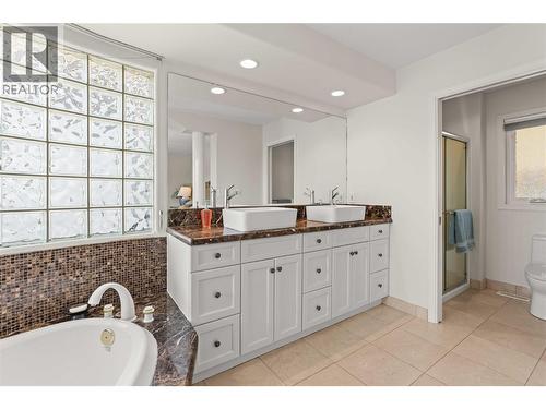 759 Middleton Way, Coldstream, BC - Indoor Photo Showing Bathroom