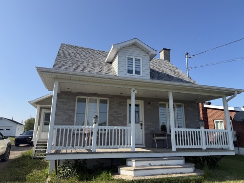 Façade - 15 2E Avenue E., Paspébiac, QC - Outdoor With Deck Patio Veranda