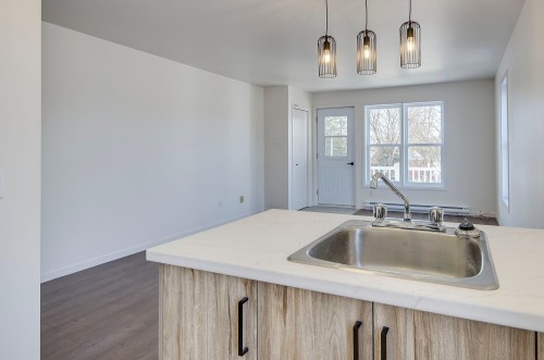 Vue d'ensemble - 22Z Rue Principale N., Sutton, QC - Indoor Photo Showing Kitchen