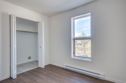 Chambre à coucher principale - 22Z Rue Principale N., Sutton, QC - Indoor Photo Showing Other Room