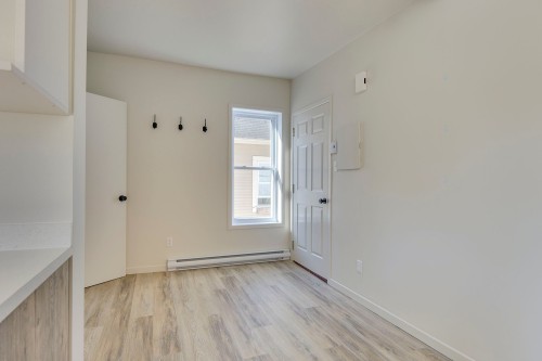 Salon - 22Z Rue Principale N., Sutton, QC - Indoor Photo Showing Other Room