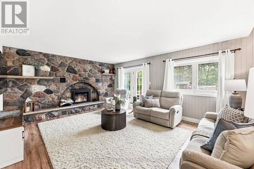 32 Jacobsen Boulevard, Scugog, ON - Indoor Photo Showing Living Room With Fireplace