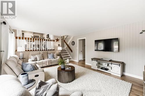 32 Jacobsen Boulevard, Scugog, ON - Indoor Photo Showing Living Room