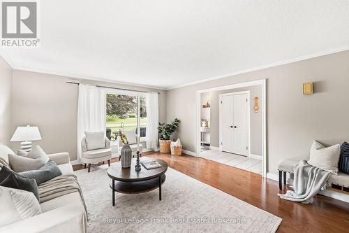 32 Jacobsen Boulevard, Scugog, ON - Indoor Photo Showing Living Room