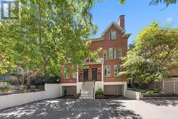 4 - 72 GREENFIELD AVENUE Ottawa, ON K1S 0X7