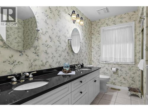 Primary Ensuite with dual vanity - 3889 Gallaghers Grange, Kelowna, BC - Indoor Photo Showing Bathroom