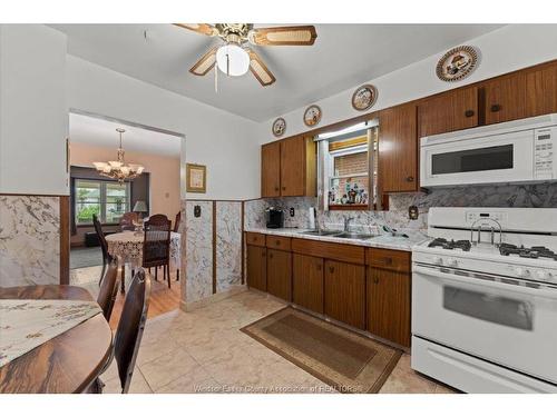 1663 Elsmere, Windsor, ON - Indoor Photo Showing Kitchen With Double Sink