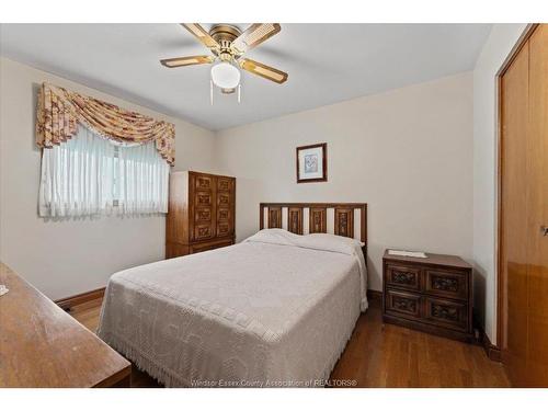 1663 Elsmere, Windsor, ON - Indoor Photo Showing Bedroom