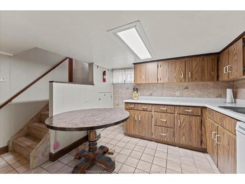 1663 Elsmere, Windsor, ON - Indoor Photo Showing Kitchen