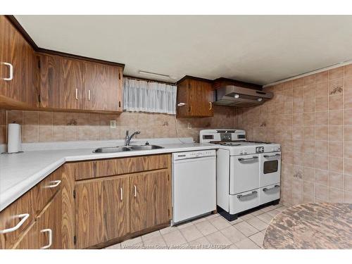 1663 Elsmere, Windsor, ON - Indoor Photo Showing Kitchen With Double Sink