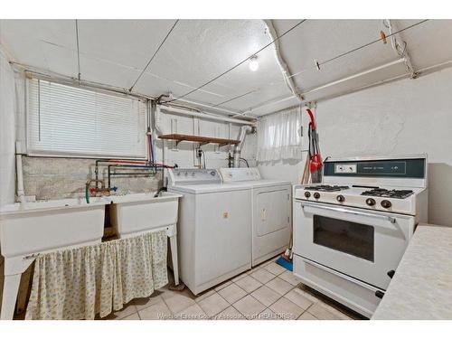 1663 Elsmere, Windsor, ON - Indoor Photo Showing Laundry Room
