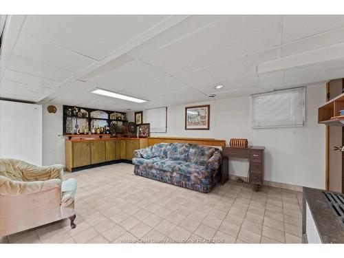 1663 Elsmere, Windsor, ON - Indoor