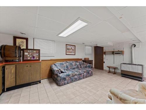 1663 Elsmere, Windsor, ON - Indoor