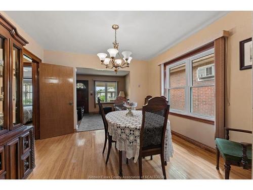 1663 Elsmere, Windsor, ON - Indoor Photo Showing Dining Room