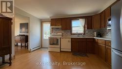 Kitchen. - 