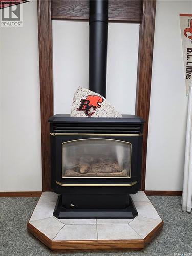 341 Allen Drive Sw, Swift Current, SK - Indoor Photo Showing Living Room With Fireplace