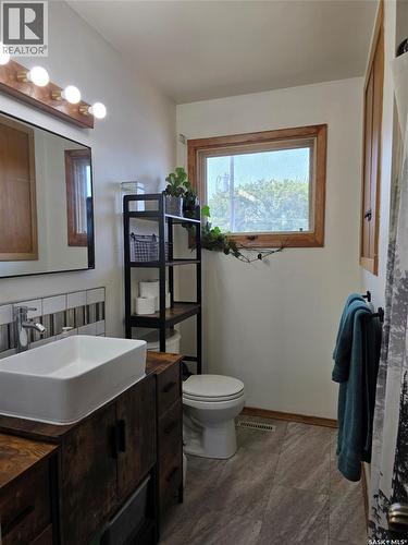 341 Allen Drive Sw, Swift Current, SK - Indoor Photo Showing Bathroom