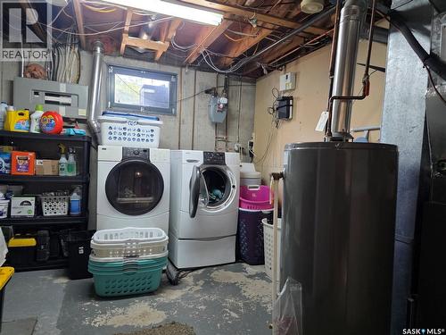 341 Allen Drive Sw, Swift Current, SK - Indoor Photo Showing Laundry Room